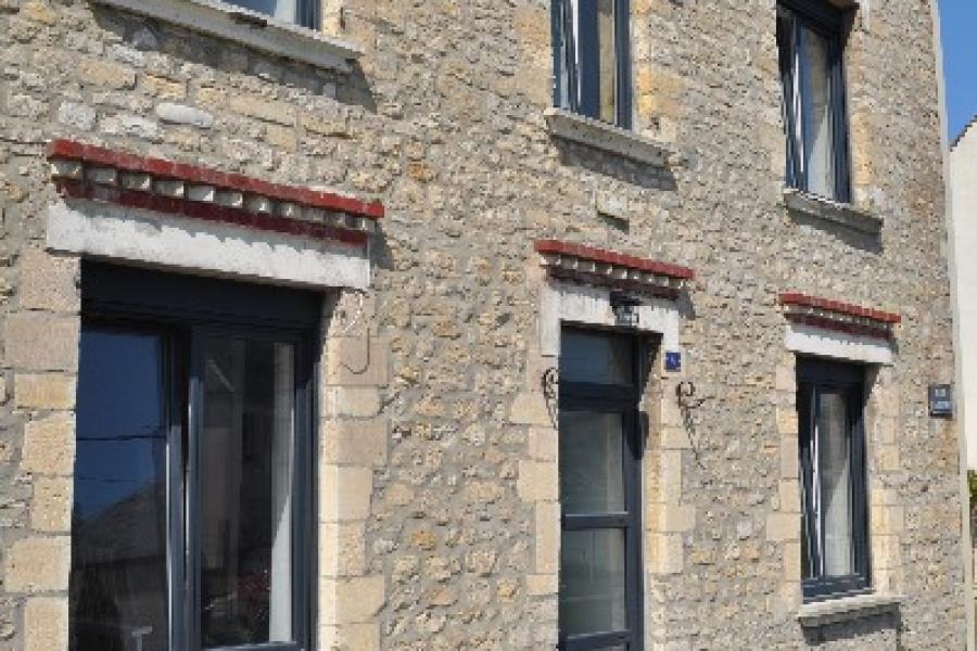 Tranformation d'une habitation vétuste en gite de grande capacité.